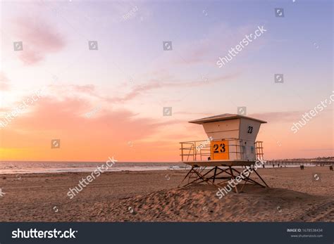22,792 Lifeguard Tower Images, Stock Photos & Vectors | Shutterstock