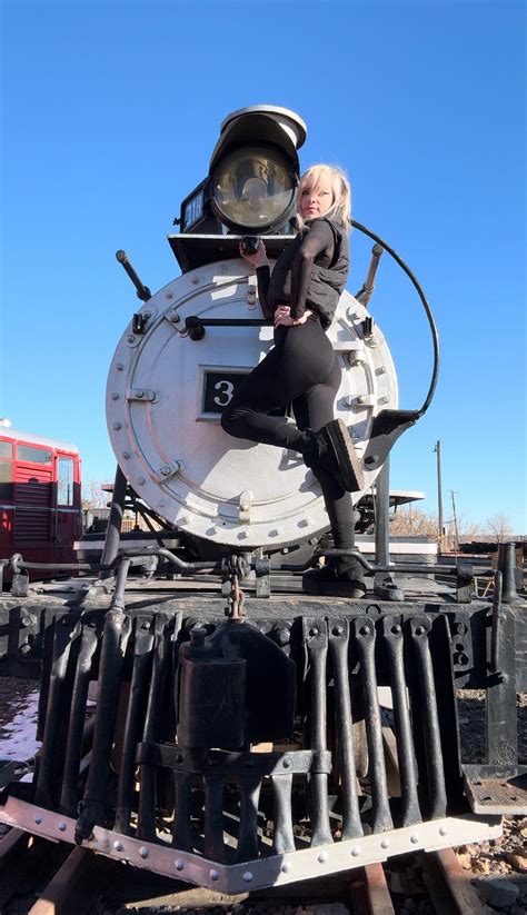 Sinkiity Suicide | Alternative Model for SuicideGirls