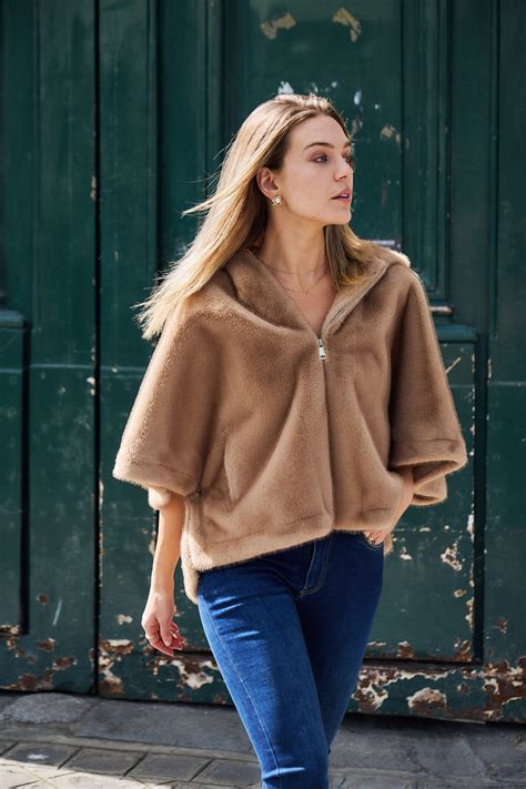 ALIZEE - Faux fur cape – Giovanni Paris