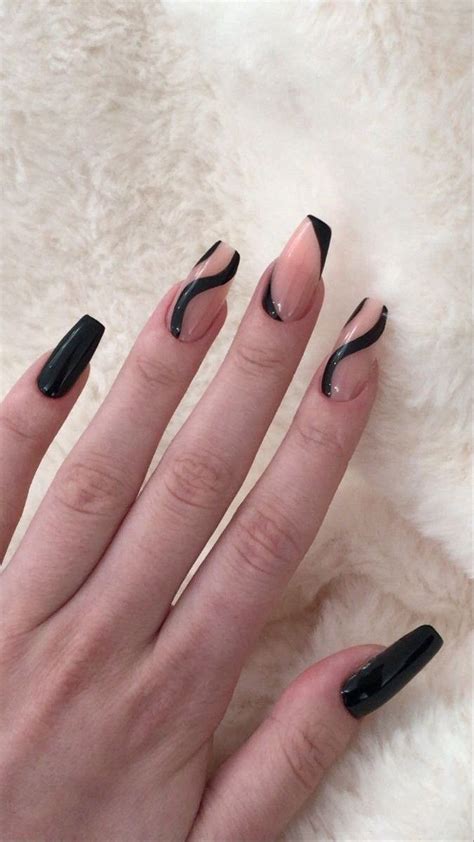 Ногти с полосками чёрными🐈‍⬛🌑 | Black nails, Stylish nails, Manicure