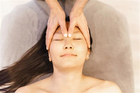 Rub Massage: The Ultimate Guide To Relaxation & Rejuvenation (Plus, Hidden Benefits!) Image 16