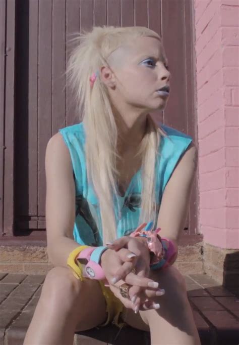 Yolandi Visser's Hairstyles & Hair Colors | Steal Her Style