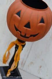 16 Plastic Pumpkin Pail Decor Ideas » Lady Decluttered