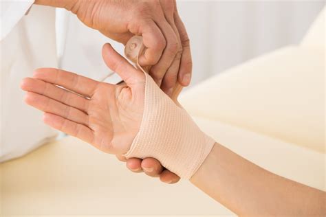 Эластичный бинт: показания и принципы применения | MedAboutMe
