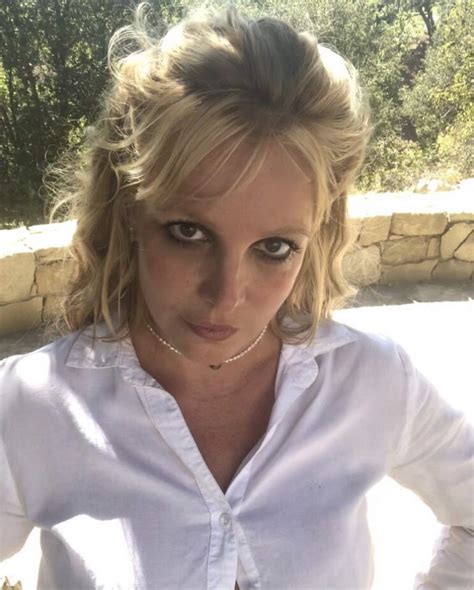 Britney posts selfies and a story about her recent trip to Maui