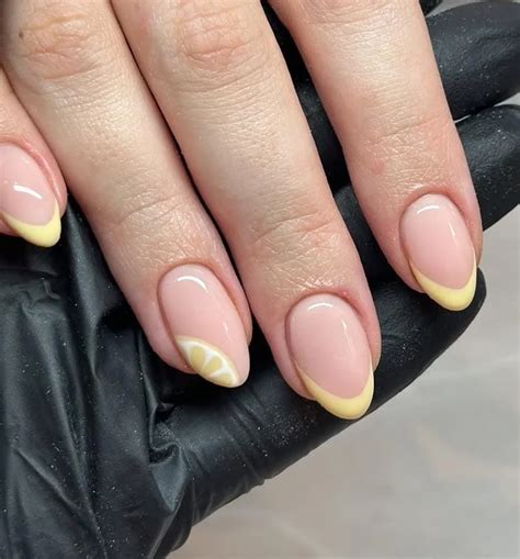 Butter yellow nails: Η διακριτική γλυκιά πρόταση για τα νύχια σου αυτή ...