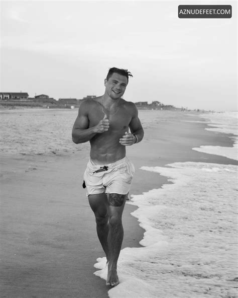 CHRIS WADE Feet - AZNudeFeet Men