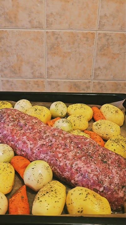 Руло Стефани с гарнитура от картофи, моркови и цели лукчета! #food # ...