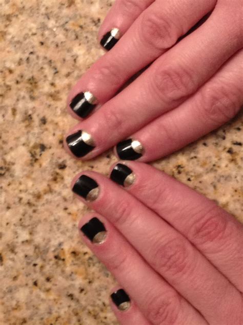 black and gold nails art 7