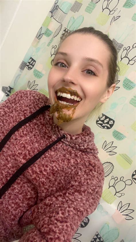 A shitty smile hehe : r/ScatPorn2