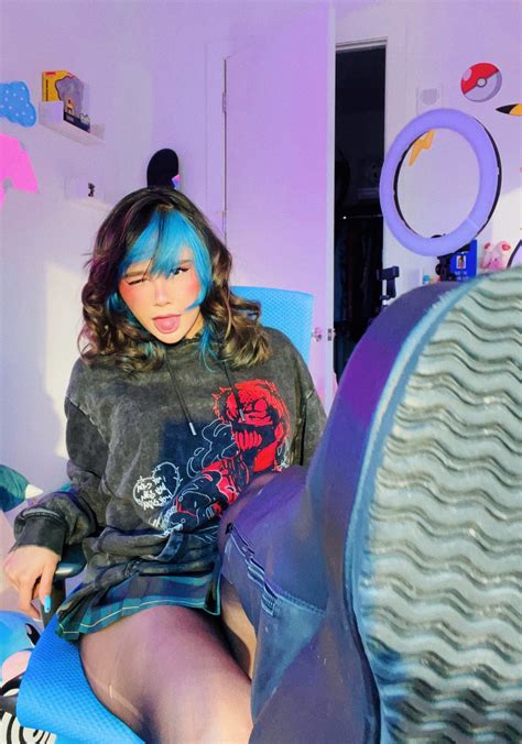 neekolul 🏳️‍🌈 on Twitter: "Let me step on YOU! 🖤💀⛓🥀…