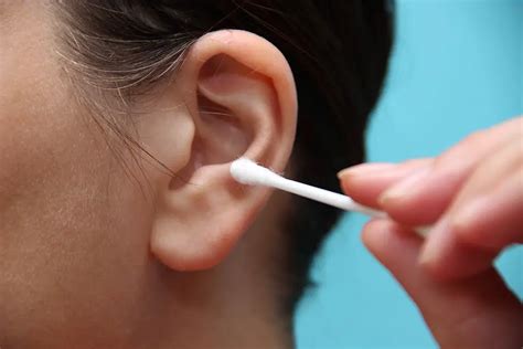 Ear Wax: Causes, Symptoms and Treatment | Healthtian