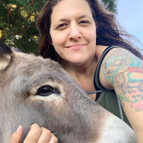 Volunteers at the animal adoption center need your support 18