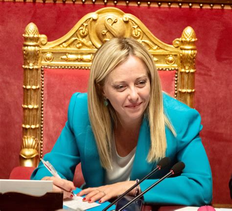 Come Meloni ha distrutto il Reddito di cittadinanza e fatto la guerra