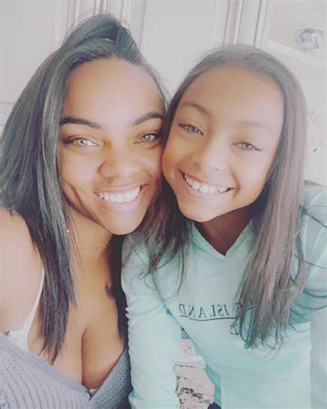Aaron Hernandez's fiancée Shayanna Jenkins-Hernandez accused of