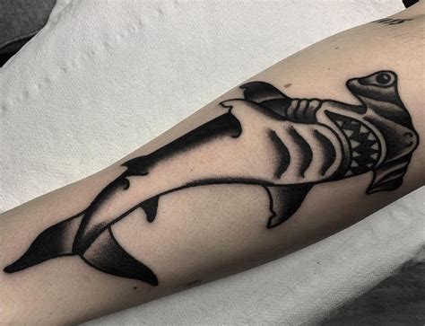 12 Fantastische Hai Tattoos und ihre Bedeutungen