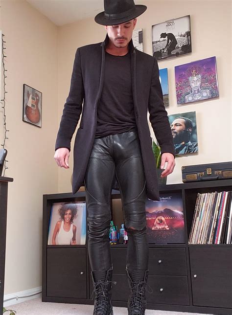 This is how I flaunt my leather bulge in public everyday : r/LeatherBulge