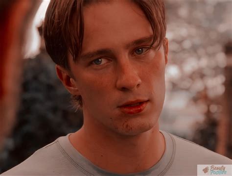 Why we obsess with Rafe Cameron from Outer banks: some reasons ...