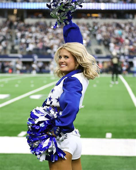 Dallas Cowboys Cheerleaders - What is Elizabeth most proud of