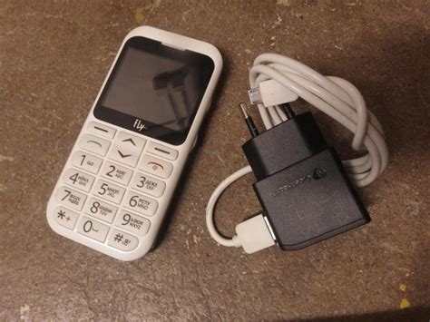 Mobilní telefon - FLY - EZZY-4 - dual SIM - plně funkční | Aukro