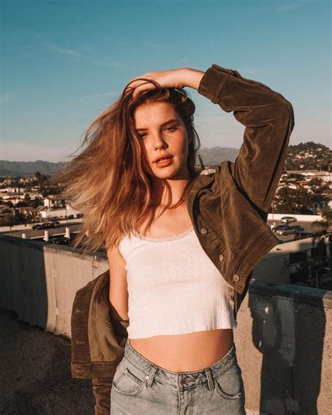 pose   person nokishita camera