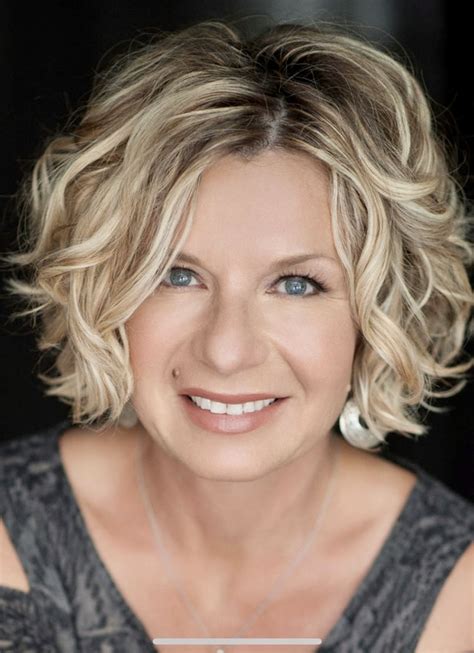 layered haircuts  medium hair wavy haircuts short wavy hairstyles