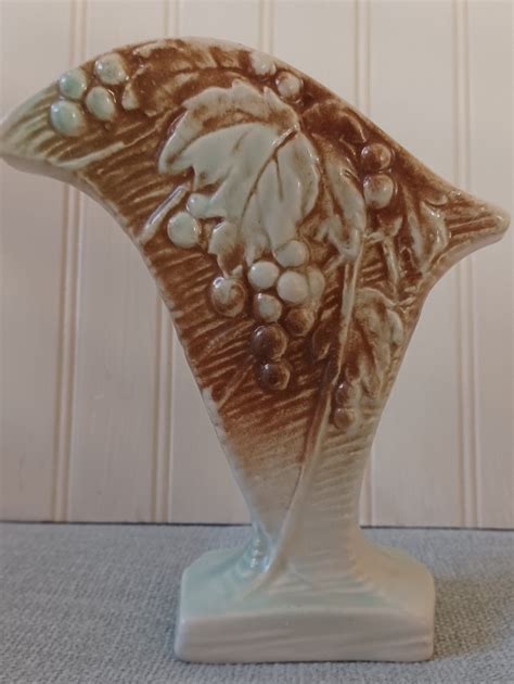 Antique fans hunt for the mccoy vase at every estate sale 34