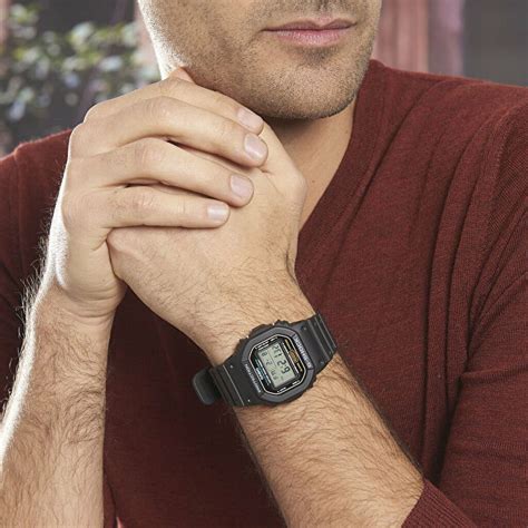 The G/G-SHOCK DW-5600E-1VER | Vivantis - Von Handtasche bis Parfum