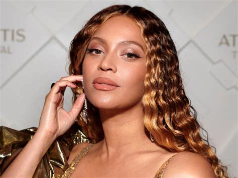 Beyoncé’s MUA Revealed the L'Oreal Lip He ‘Always’ Applies on Her