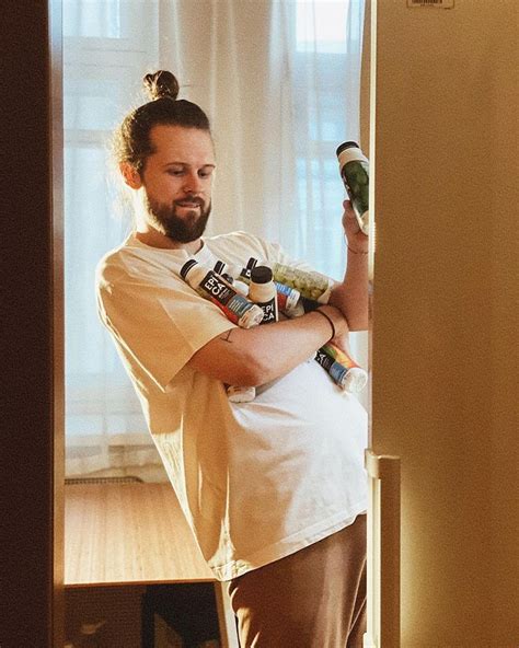 Женя Калинкин on Instagram: “#ad Мама — мой личный архивариус. В её ...