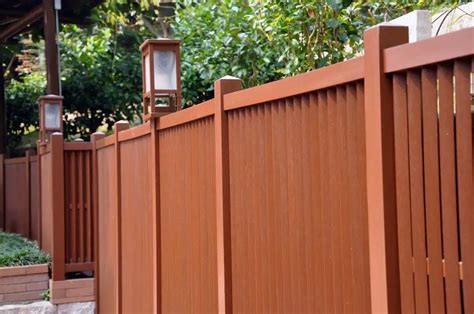 Paint Colors For Wood Fences (Best Options & Types to Use) - Designing Idea