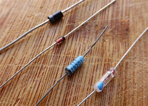 Diode Semiconductors & Actives Schottky Diodes