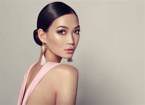 710,400+ Makeup Model Stock Photos, Pictures & Royalty-Free Images - iStock
