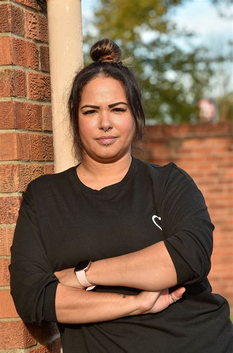 Naked UK woman gets trapped in tanning bed