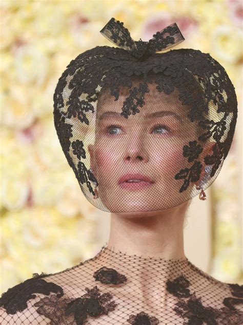 Rosamund Pike’s Golden Globes outfit explained | Geelong Advertiser