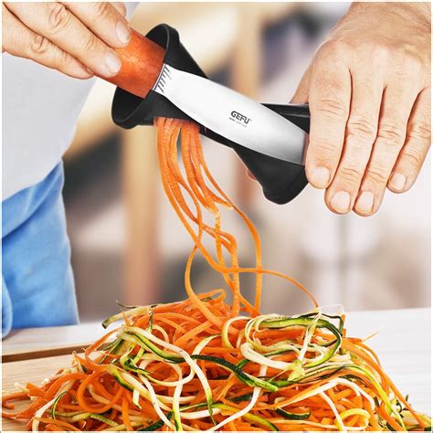 Cut Vegetables in Long Julienne Form with this Spiral Cutter!