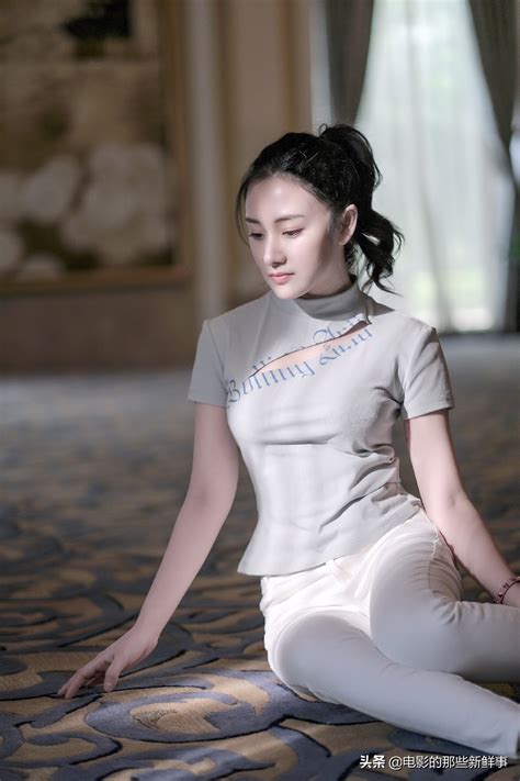 Sun Ruoqi, born in 1995, has a beautiful and quiet photo, full of