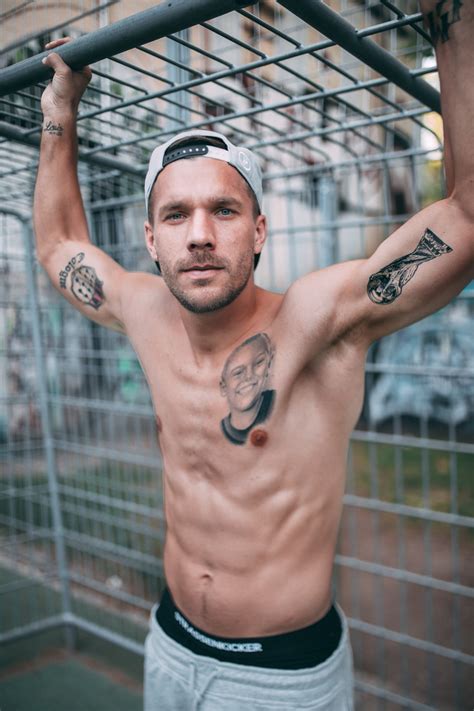 Lukas Podolski / Strassenkicker Lukas Podolski Entwickelt Pflegemarke