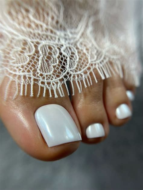 Втирка жемчужная на белый цвет | Toe nails, Stylish nails, Summer toe nails