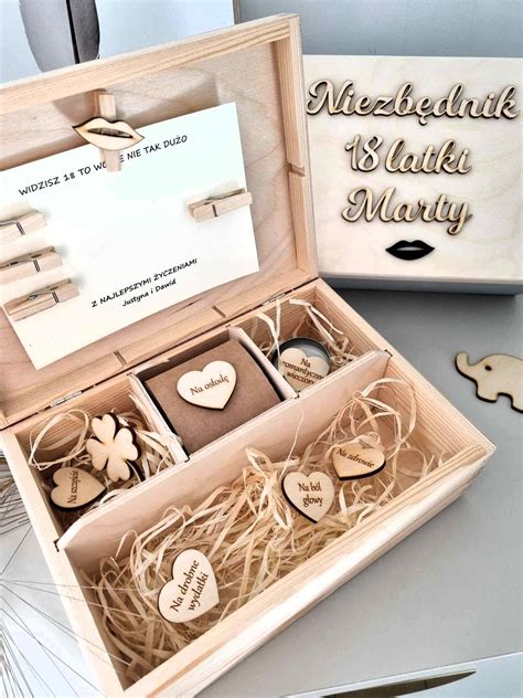 Prezent na 18 urodziny dla dziewczyny – oryginalne pudełko prezentowe