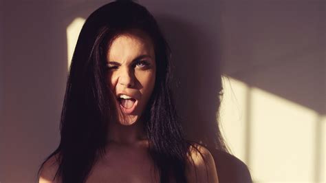 Laden Sie das "Emma Glover"-Hintergrundbild für Ihr Handy in