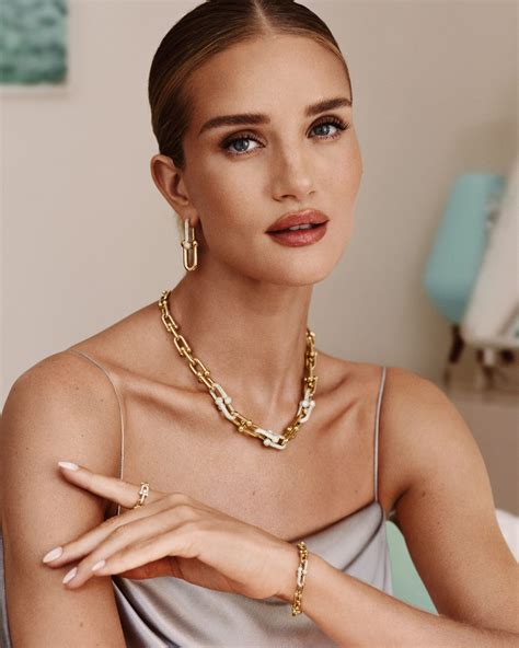 Tiffany Blue® Box的節慶奇蹟： 揭開Tiffany Holiday 2023的夢幻序章， 感受一切來自Tiffany的驚喜