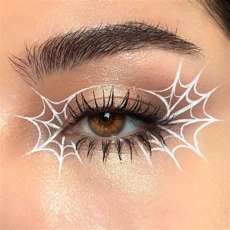 spider halloween makeup look | spider web graphic liner | Halloween eye ...