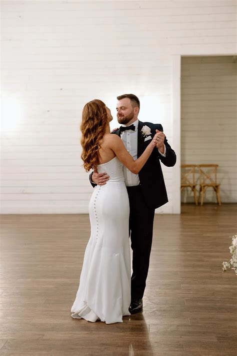 MOST POPULAR WEDDING DRESS BUSTLES EXPLAINED｜a&bé bridal shop