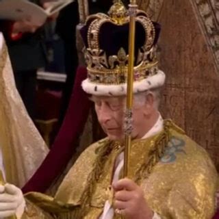 Re Carlo III trasferisce il sexy scudiero Jonathan Thompson | “Attira ...