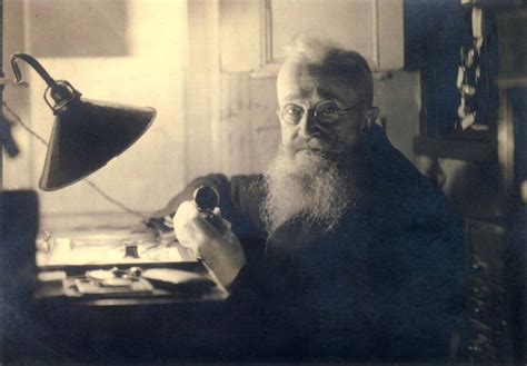 corrie ten boom saved hundreds  jews   nazis