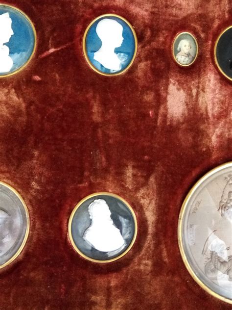 Proantic: Set Of 12 Royalist Miniatures And Medals End XVIII Beginning