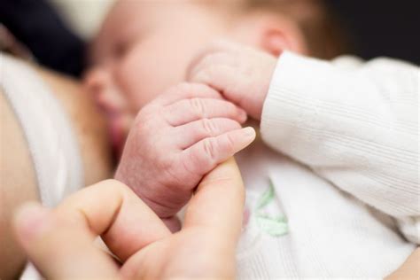 What Can I Take for a Cold While Breastfeeding?