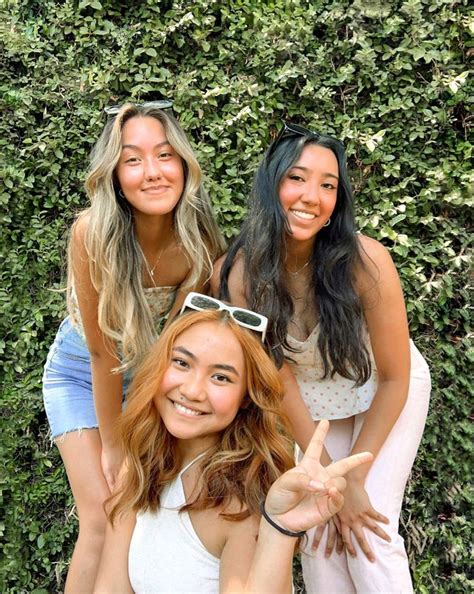 trio friend group pose - gwendalyn.g on instagram | Best friend poses ...