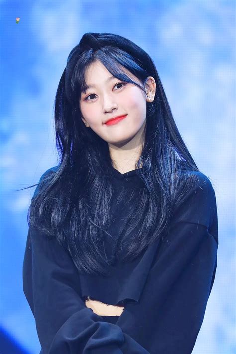 Pin by Hanshock AKA Spr1ng1 on loona | Misty rose, Asian beauty, Photo